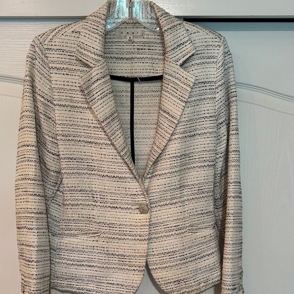CAbi Women's Textured Cream and Black Blazer